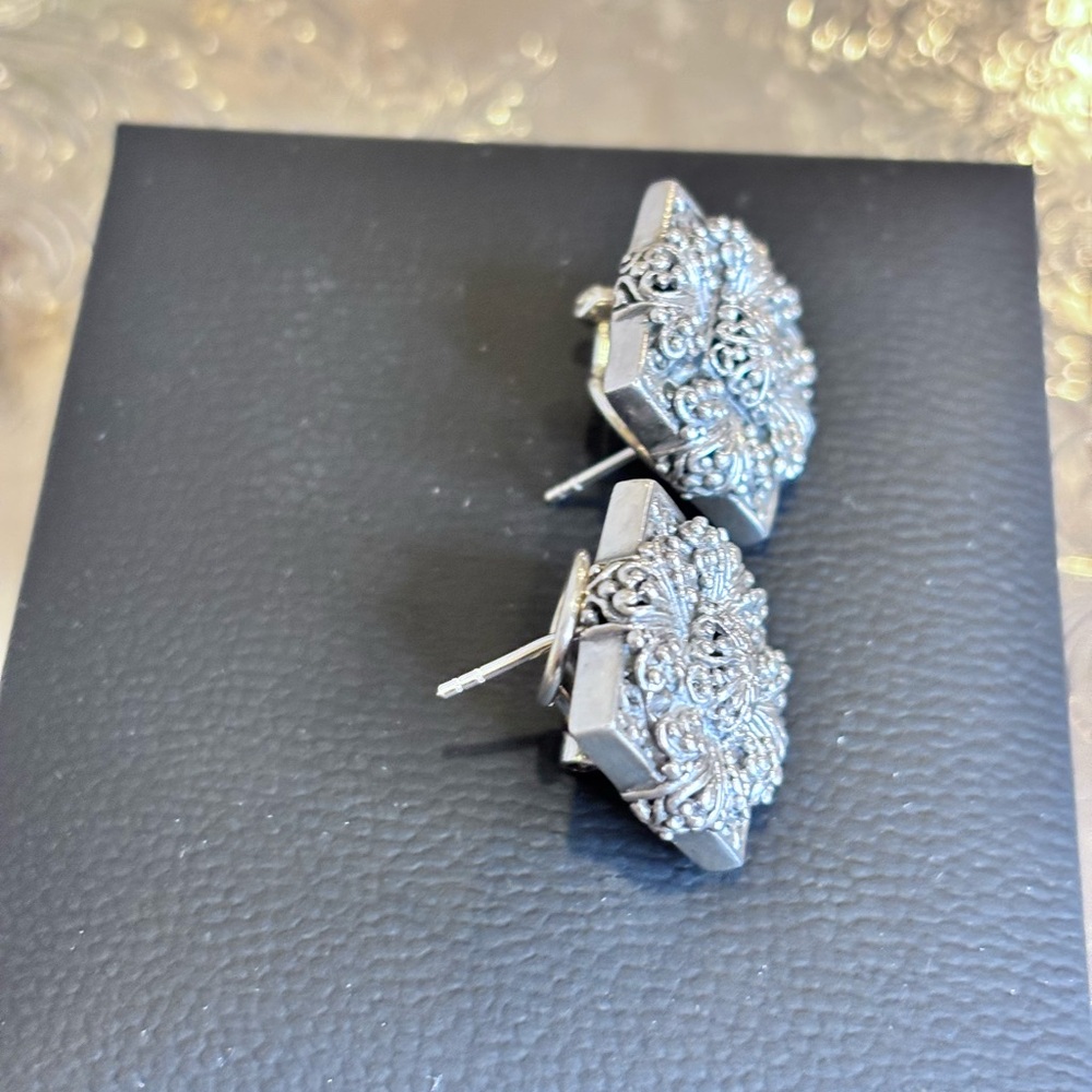 Sarda Sterling Silver earrings made in Bali.  Exquisite workmanship - Picture 2 of 4